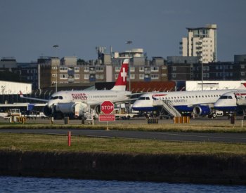 Narušení letecké dopravy v Británii může trvat několik dní, varoval ministr