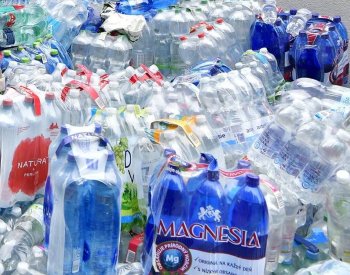 Vláda asi odmítne návrh na zálohování PET lahví, projedná změnu správní rady VZP