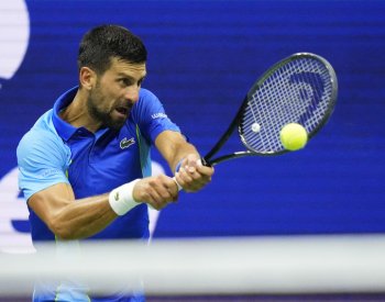 Djokovič v úvodu US Open nezaváhal a bude jedničkou, uspěla i Šwiateková