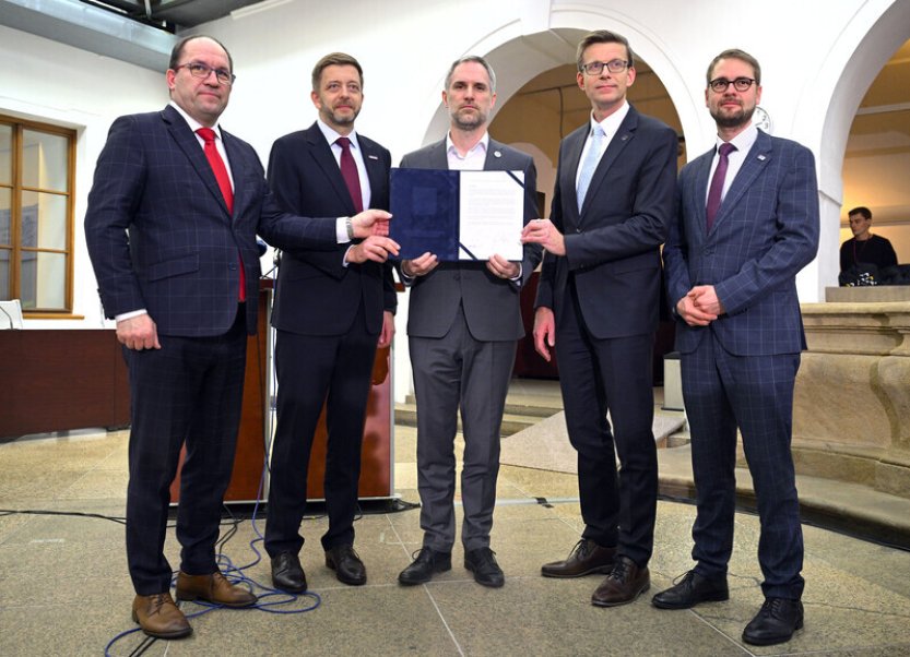 Opoziční strany vyjádřily ve společném prohlášení podporu Dánsku a Grónsku