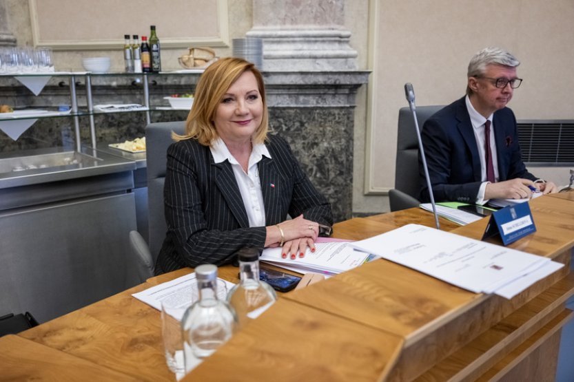 Vláda schválila návrh letošního rozpočtu se schodkem 310 mld. Kč