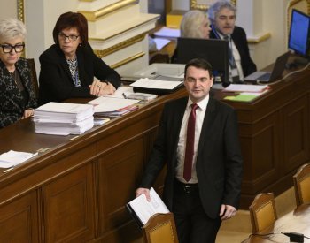 Opozice navrhla, aby Sněmovna jednala o údajném Macinkovým vydíráním Pavla