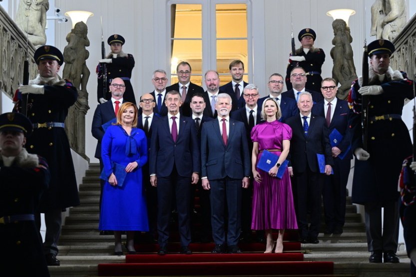 Politologové nevylučují omezení komunikace mezi Hradem a koalicí