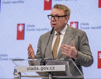 Juchelka chce odklad vyplácení superdávky pro dosavadní příjemce dávek