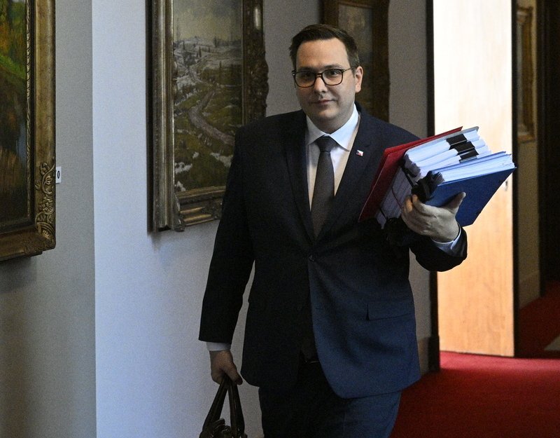 Lipavský: Ministerstvo musí respektovat usnesení vlády o zastoupení na summitu