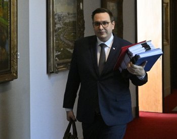 Lipavský: Ministerstvo musí respektovat usnesení vlády o zastoupení na summitu