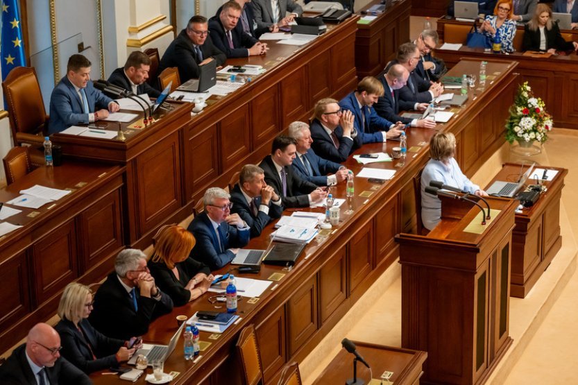 Poslanci by měli dokončit úvodní debatu o novele k rychlejšímu povolování staveb