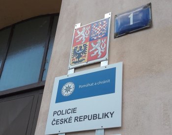 Muž napadl podle policie šavlí svou družku, byl obviněn z vraždy