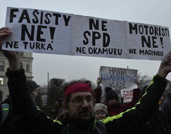 Desítky lidí v Praze protestovaly proti normalizaci násilí
