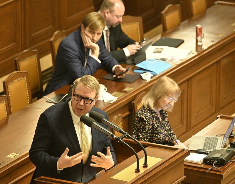 Vláda projedná odklad vyplácení superdávky i odložení zvýšení životního minima