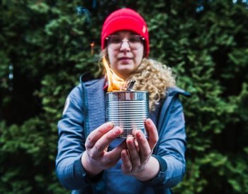 Dílna na výrobu svíček pro Ukrajinu přilákala v Brně desítky lidí, zájem vzrostl