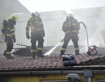 V České Třebové hořelo v pečovatelském domě, zemřel člověk