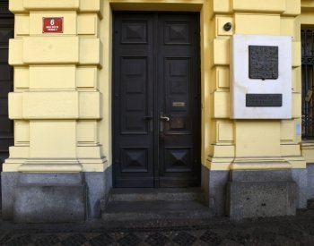 Za sexuální chování vůči pacientce uložil soud psychiatrovi půl roku vězení