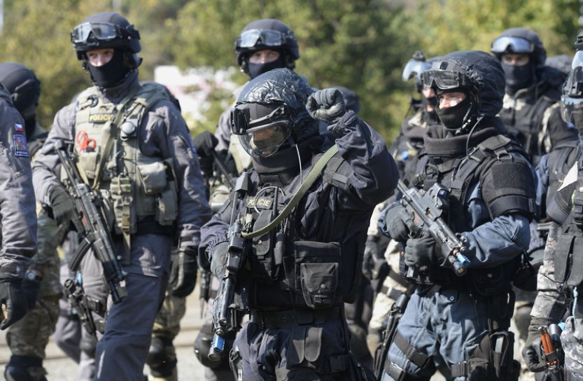 NKÚ: Vnitro nevytvořilo ani po osmi letech funkční systém ochrany měkkých cílů