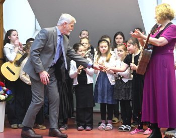 Prezident Pavel se kloní k zákazu sociálních sítí pro děti do 15 let