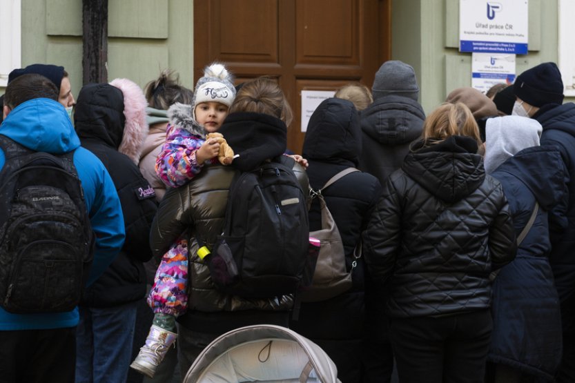 MPSV: ČR loni dala uprchlíkům humanitární dávky za 8,8 mld. Kč, příjemců ubylo