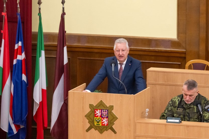 Zůna: Snížení výdajů na obranu neohrozí modernizační projekty armády