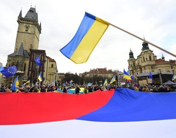 Průzkum: Většina Čechů je pro to, aby vláda Ukrajině pomáhala