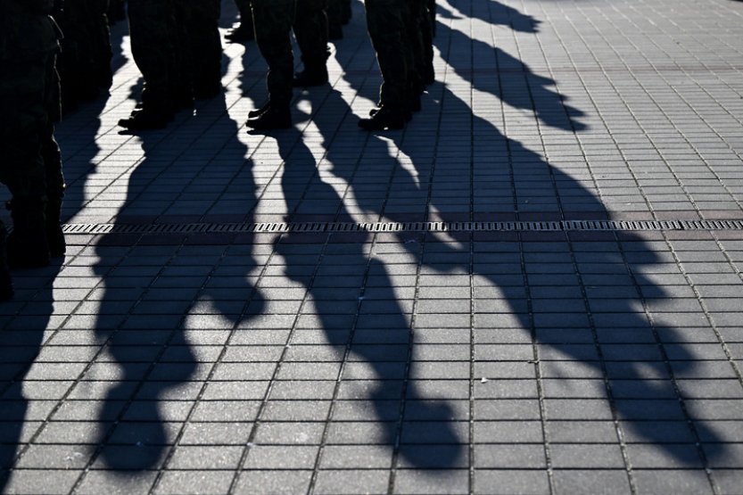 Policie obvinila vojáka, který pořezal generála Hyťhu, mj. z těžkého ublížení