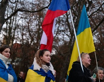 Průzkum pro ČT: Většina Čechů si myslí, že se Ukrajincům daří začlenit