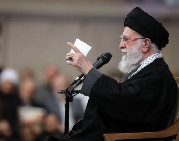 Experti: Íránský systém po smrti Chameneího zůstává relativně stabilní