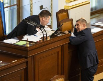 Sestavování programu schůze Sněmovny dnes vyplnilo zhruba čtyři hodiny