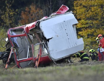 Policie navrhla obžalovat tři lidi a firmu kvůli pádu lanovky na Ještěd