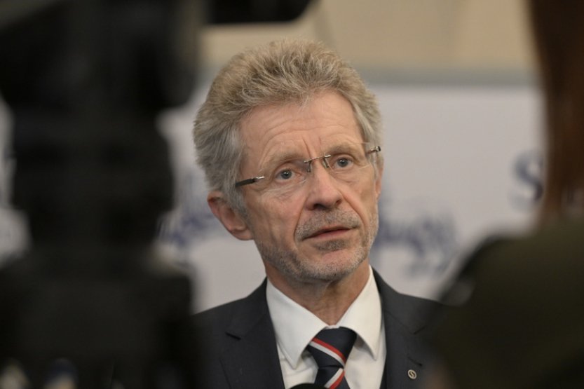 Senát projedná odklad vyplácení superdávky dosavadním příjemcům podpor