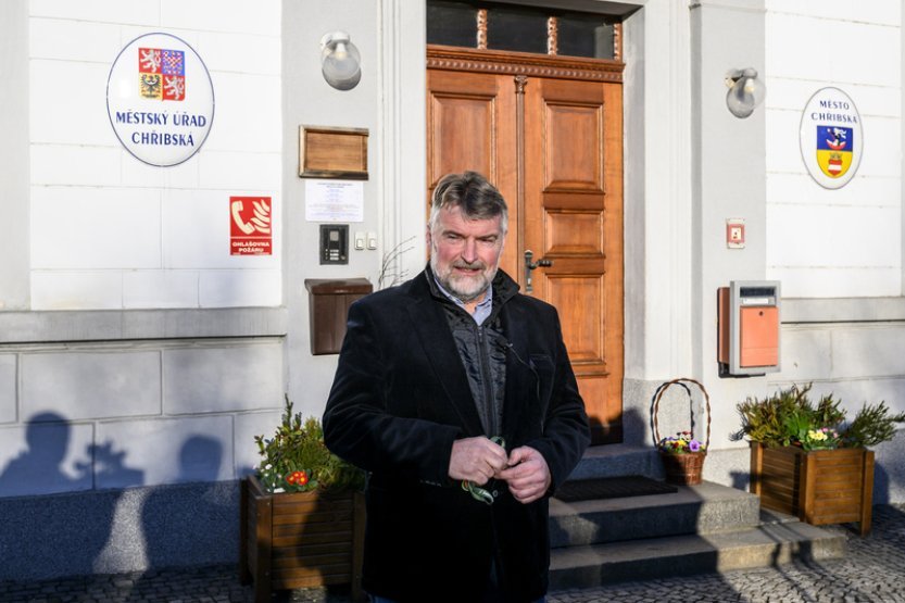 Po více než šesti týdnech od tragické střelby se omezeně otevřel úřad v Chřibské