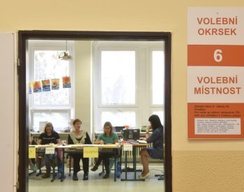 Odměny pro členy volebních komisí letos vzrostou