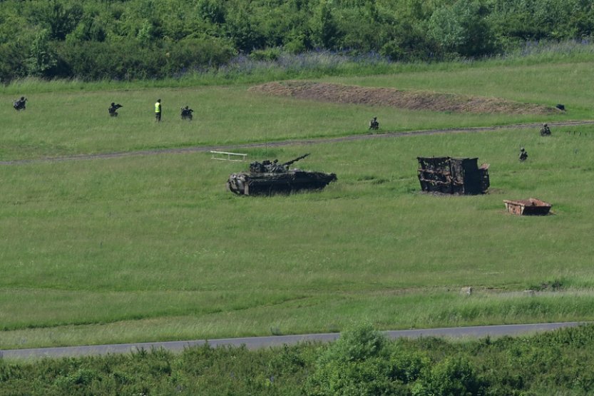 Aktuálně.cz: V Doupově při výcviku zemřel voják, policie naznačuje sebevraždu