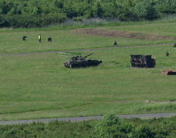 Aktuálně.cz: V Doupově při výcviku zemřel voják, policie naznačuje sebevraždu