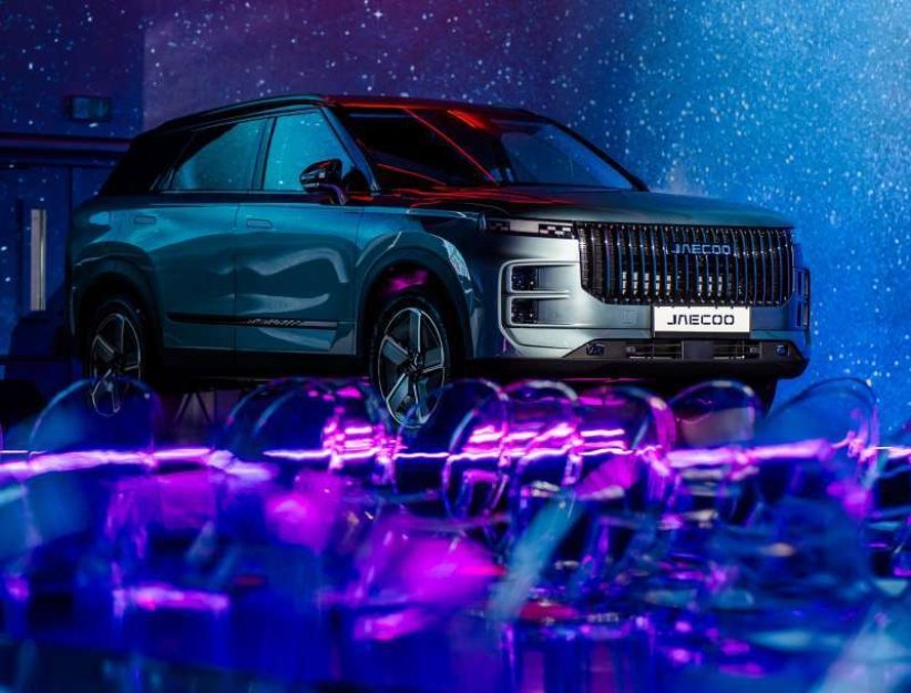 ČR by měla podle Bartoška zamezit vjezdu čínských aut do strategických objektů