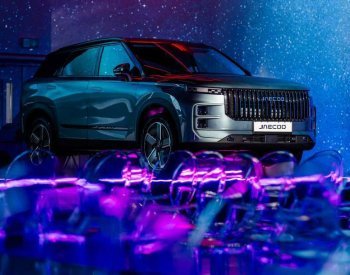 ČR by měla podle Bartoška zamezit vjezdu čínských aut do strategických objektů