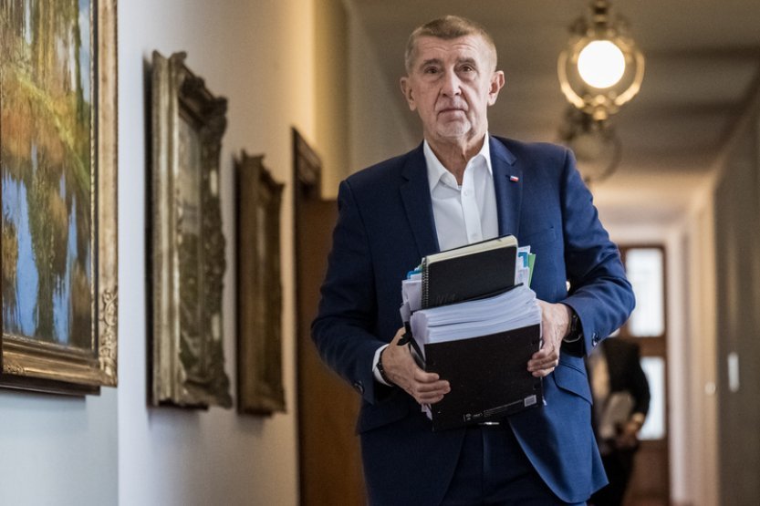 Vláda projedná cizinecký zákon nebo novelu o spotřebitelském úvěru