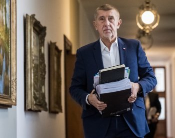 Vláda projedná cizinecký zákon nebo novelu o spotřebitelském úvěru