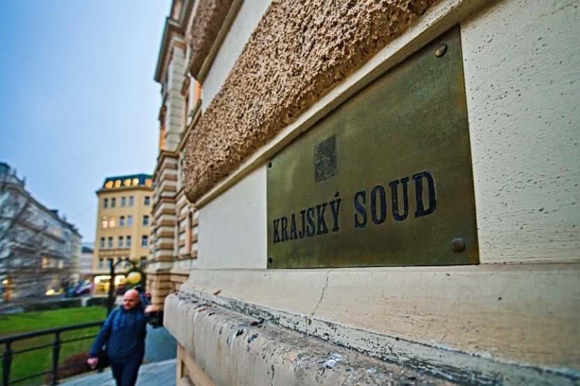 Žalobce navrhl v kauze Stoka vězení a peněžité tresty, obhajoba žádá zproštění