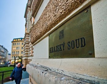 Žalobce navrhl v kauze Stoka vězení a peněžité tresty, obhajoba žádá zproštění