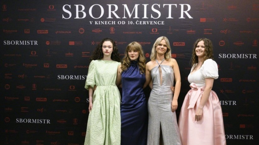 Soud předběžně zakázal televizní vysílání filmu Sbormistr v ČR