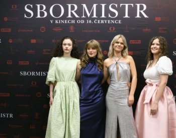 Soud předběžně zakázal televizní vysílání filmu Sbormistr v ČR