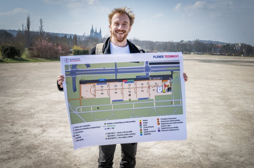 Milion chvilek čeká v sobotu na Letné až 400.000 lidí