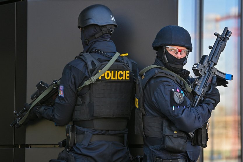 iSport.cz: Policie zasahuje kvůli korupci ve fotbale, zadržela desítky lidí