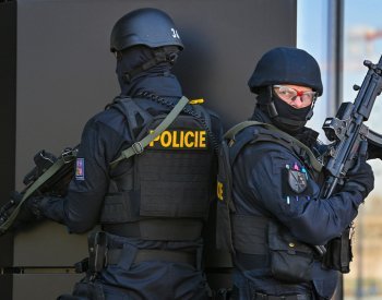 iSport.cz: Policie zasahuje kvůli korupci ve fotbale, zadržela desítky lidí