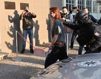 Soud poslal do vazby dva obviněné za úmyslné zapálení zbrojovky LPP