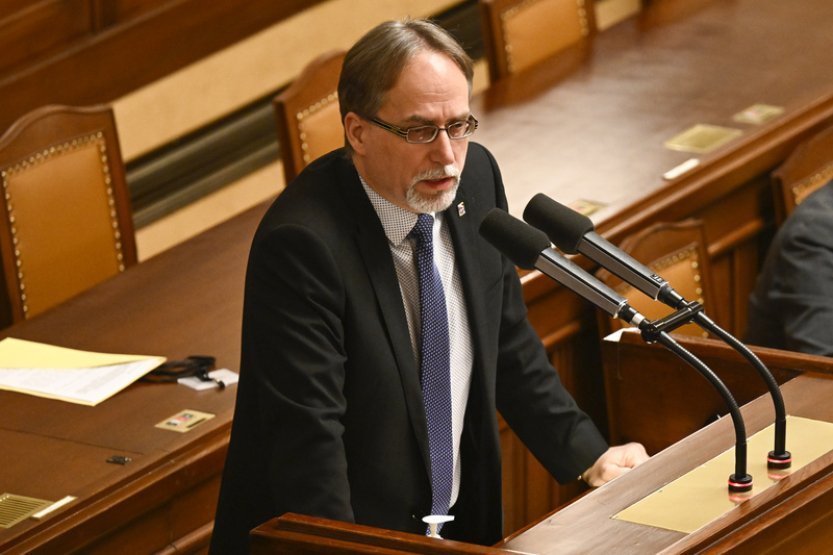 Plaga neuvažuje o odvolání Kettnera, chce od něj adekvátní omluvu