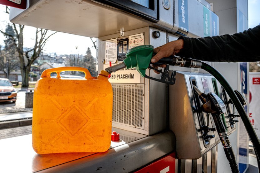 Vláda projedná kroky ke snížení cen pohonných hmot