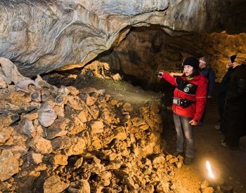 Do Kateřinské jeskyně dnes přišli první návštěvníci na archeologickou prohlídku