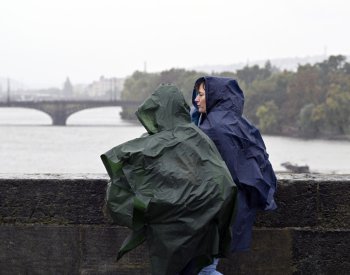 Chladné počasí se srážkami v Česku vydrží do středy, pak se vyjasní a oteplí