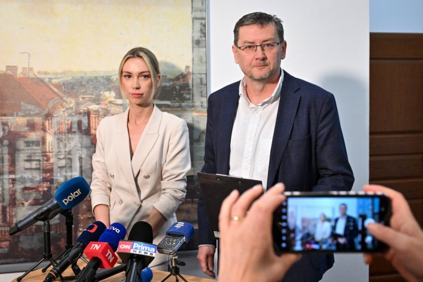 Primátor Karviné Wolf viněný ve fotbalové kauze nerezignuje