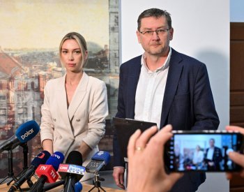 Primátor Karviné Wolf viněný ve fotbalové kauze nerezignuje